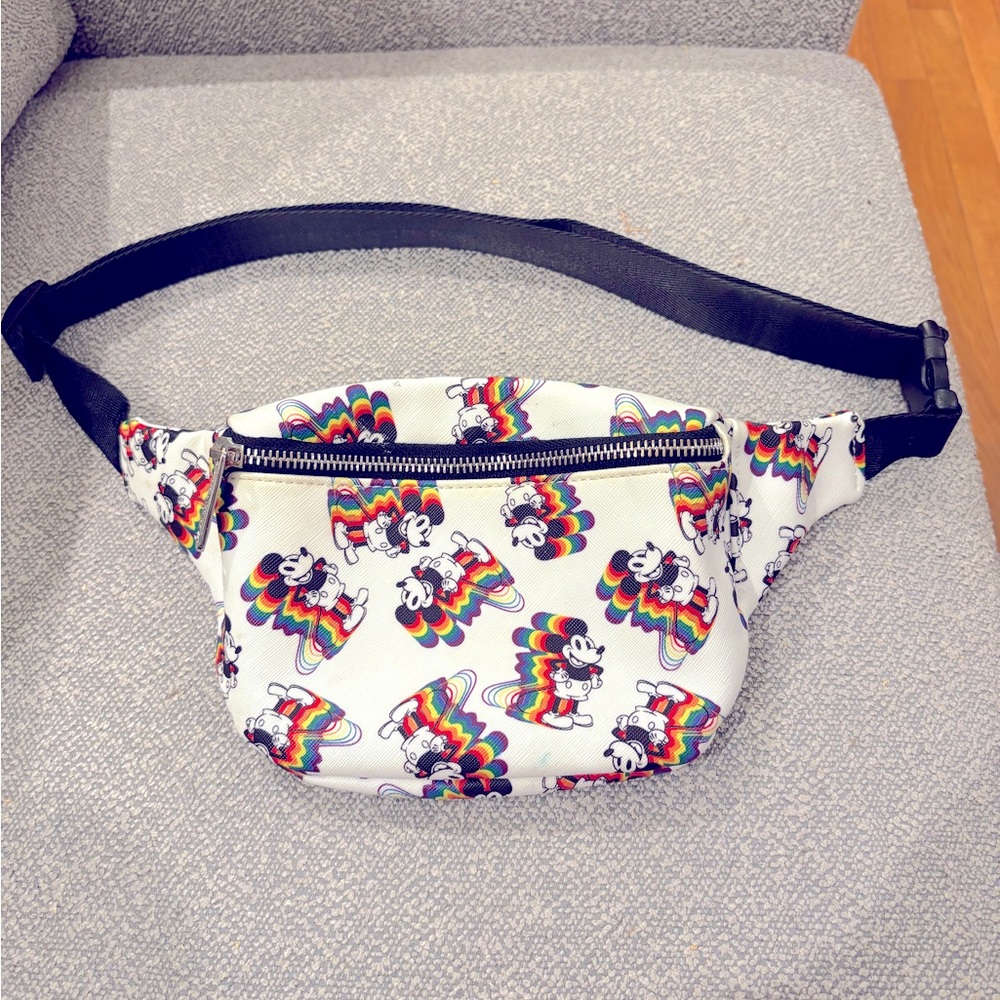 Disney Loungefly Rainbow Mickey Fanny Pack 🌈